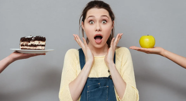 أخطاء شائعة يتبعها البعض أثناء إنقاص الوزن.. أبرزها أكل الفاكهة بكثرة