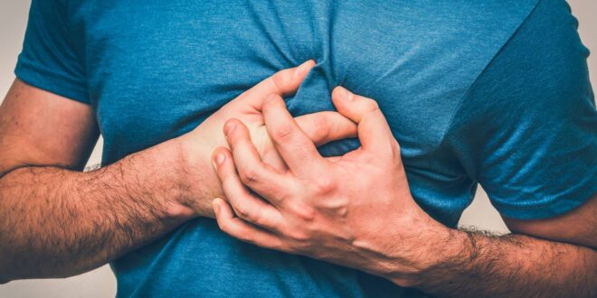 أعراض تحذيرية من النوبات القلبية يمكن أن تظهر فى عينيك