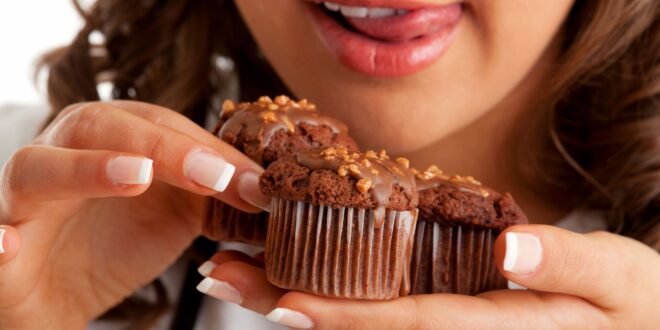 احذر.. 9 عادات غذائية تضعف جهاز المناعة منها السكريات والكافيين