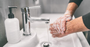 7 أشياء يجب غسل اليدين فور ملامستها.. النقود ومنيو المطاعم الأبرز
