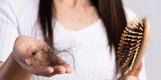 أسباب تساقط الشعر أثناء اتباع نظام غذائى لإنقاص الوزن.. كيف تتجنبه؟