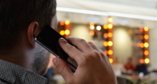 نهايته السجن.. بريطانى زيّف صوت والده باتصالات بنكية وسرق آلاف الجنيهات الاسترلينية من حسابه