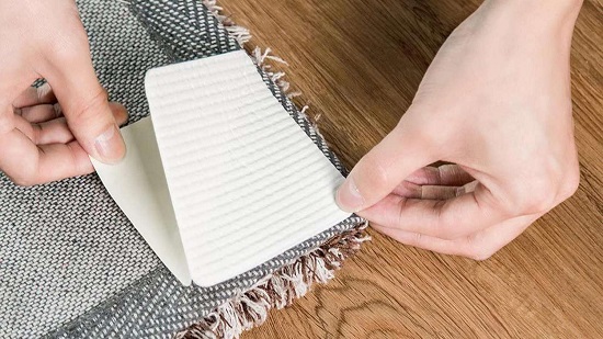 4 طرق مختلفة للحفاظ على ثبات السجاد في مكانه.. منها استخدام شريط