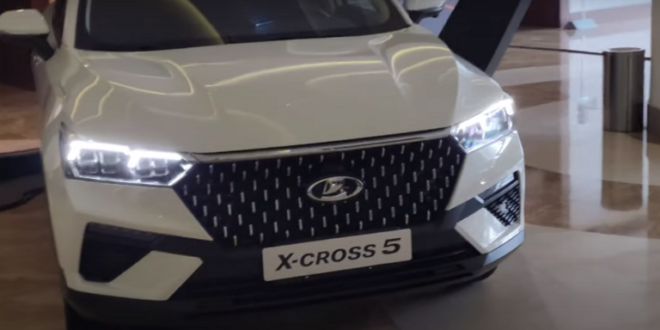Lada تروّج لسيارتها الكروس أوفر الجديدة