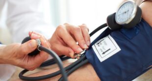علامات تحذيرية لـ 3 أمراض شائعة عالميا.. أبرزها ضغط الدم المرتفع