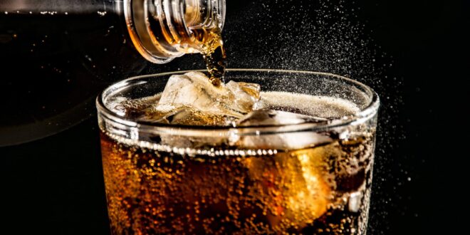 المشروبات المحلاة صناعيا تزيد من خطر الاكتئاب على المدى الطويل