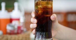 ماذا يحدث لجسمك عند شرب الصودا على الريق؟
