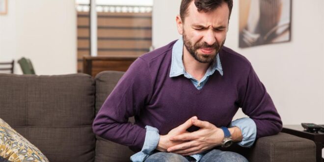 بدون أدوية.. 3 أعشاب مفيدة لعلاج ألم المعدة