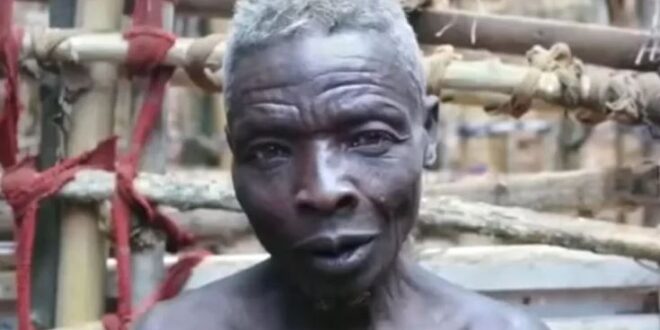 رجل يخاف من النساء ويعيش فى عزلة عنهن منذ 55 عامًا