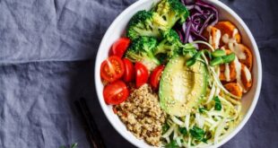 سلطة كينوا بالبروكلي والأفوكادو
