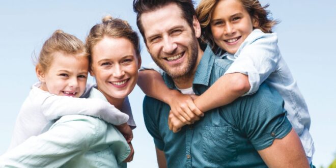 3 أشياء يفعلها الآباء مع أطفالهم تنمي ذكاؤهم العاطفي.. التعاطف أبرزها