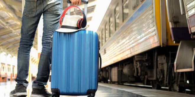 أشياء يجب توافرها بحقيبة السفر.. عشان تستحمل طول الطريق