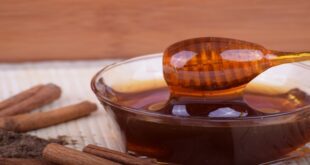 العسل الأسود Vs الأبيض- أيهما أفضل لعلاج السعال؟