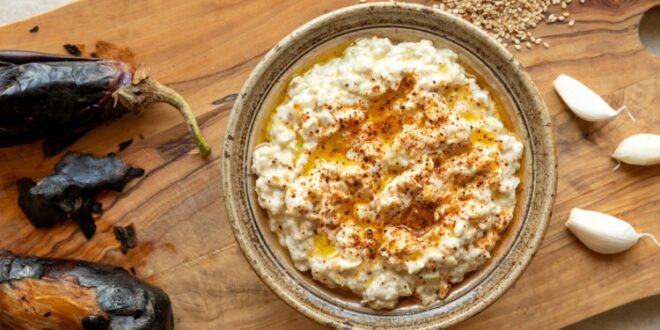 متبل الباذنجان المشوي بالفرن بالطحينة