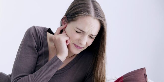 كيف يمكن أن يؤثر طنين الأذن على صحتك العقلية؟