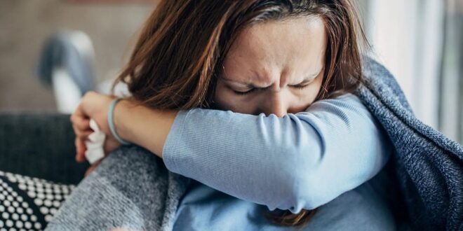 لماذا نشعر بمرارة الفم عند الإصابة بنزلات البرد والإنفلونزا؟
