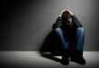 هل الشعور الدائم بالحزن والكآبة مرض يحتاج العلاج؟