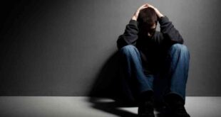 هل الشعور الدائم بالحزن والكآبة مرض يحتاج العلاج؟