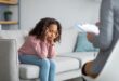 مراحل تمر بها بعد تعرضك لصدمة نفسية.. أولها الرفض والإنكار