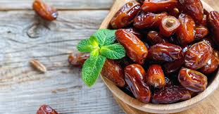 التمر في رمضان: فوائد صحية تجعله الخيار الأمثل لكسر الصيام