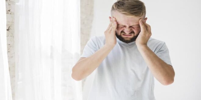 العلاقة بين التوتر والصداع: الأسباب، الأنواع، وطرق الوقاية الفعّالة