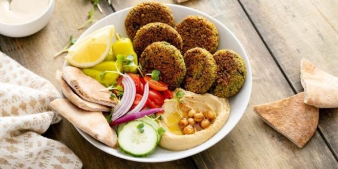 الفلافل… نجمة المائدة الرمضانية بطعمها الشعبي الأصيل