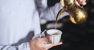 القهوة العربية: إرث الضيافة ورمز الأصالة