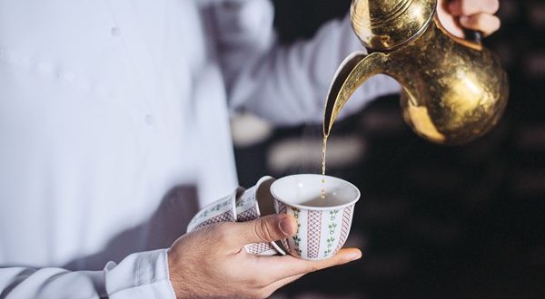 القهوة العربية: إرث الضيافة ورمز الأصالة