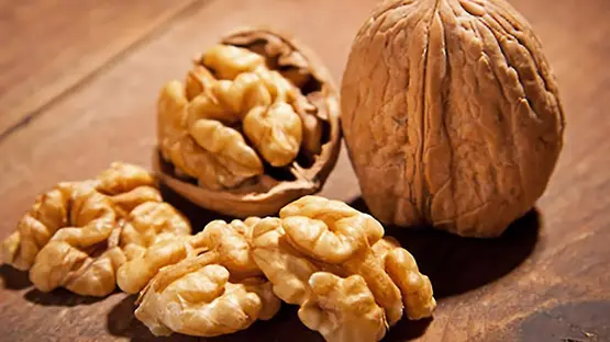 الجوز: كنز غذائي يعزز الصحة ويثري المائدة