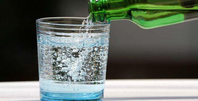المياه الغازية… بين الانتعاش السريع والتأثيرات الخفية على الصحة